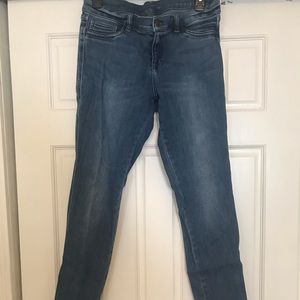 Straight leg/ skinny jeans